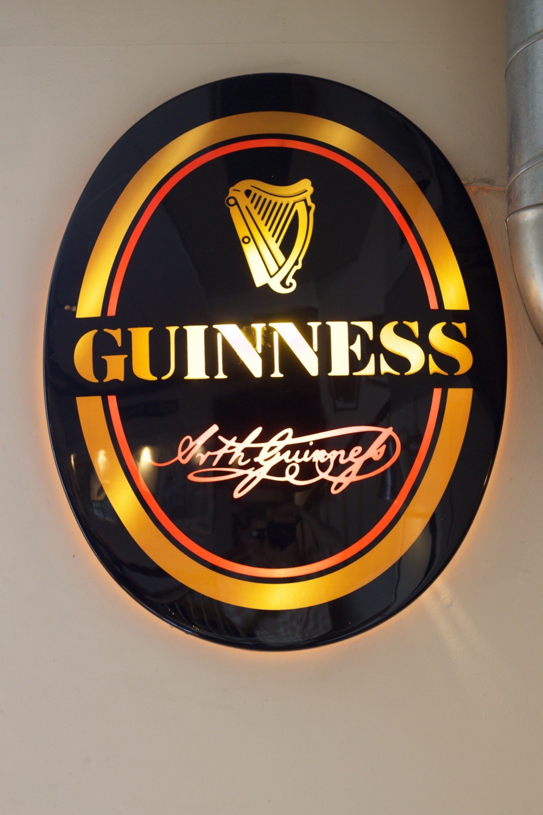Det klassiske oplyste Guinness skilt