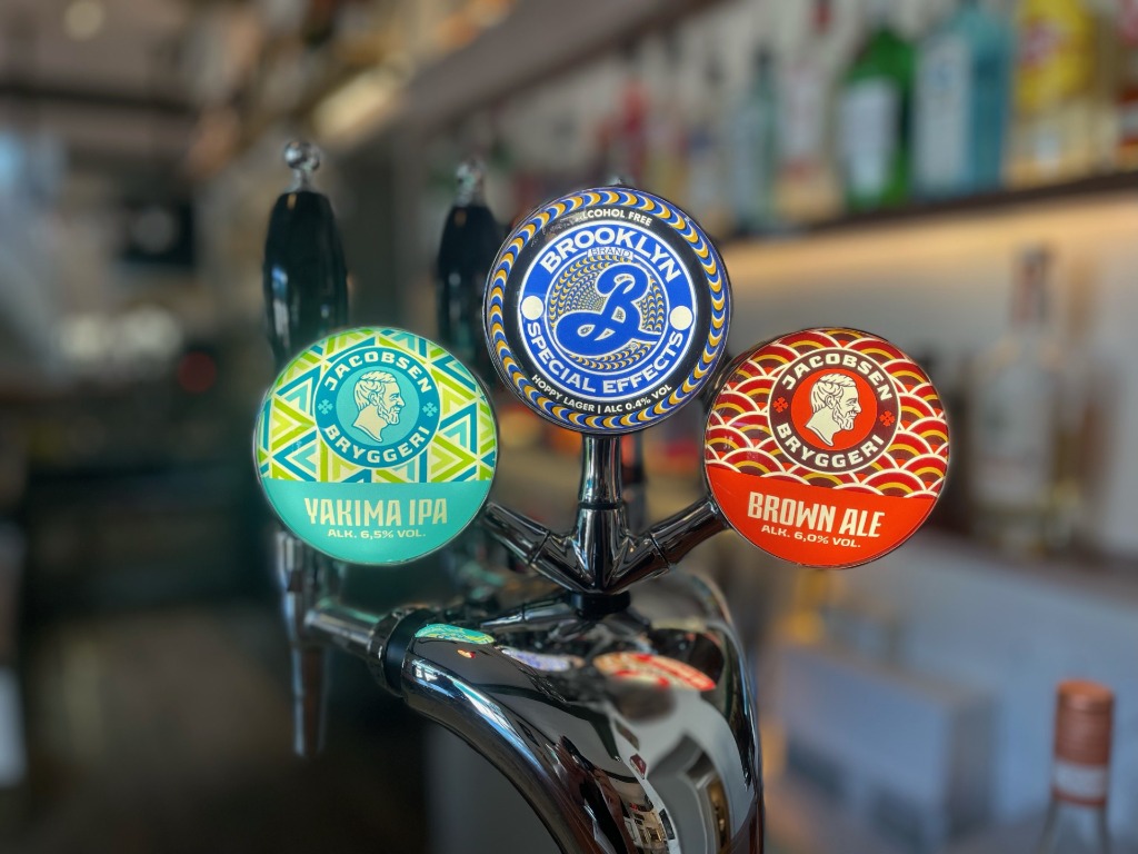 Jacobsen Yakima IPA og Brooklyn Special Effects på fad